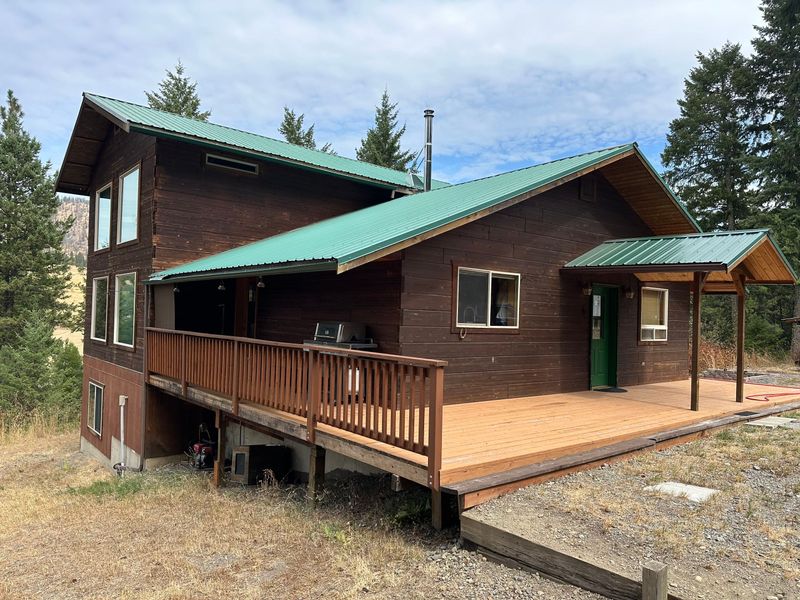 Radiant Results: Chewelah Painting's Masterful Exterior Staining in Rice, WA