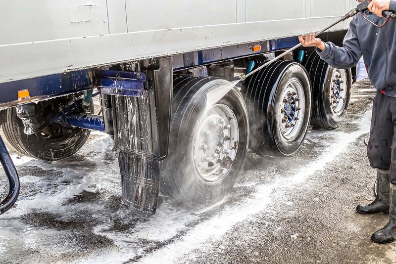 Oil & Gas / Truck Fleet Cleaning