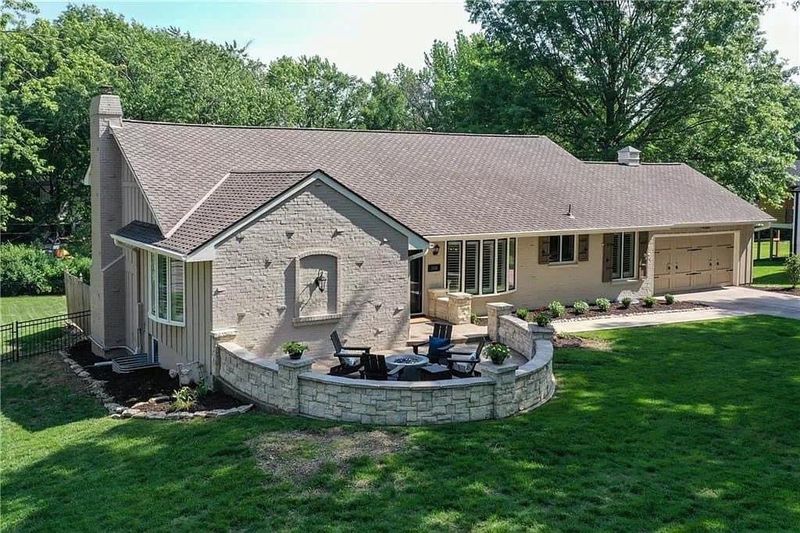 “Exterior Paint Transformation: Elevating Leawood's Aesthetic with Nova Painting"