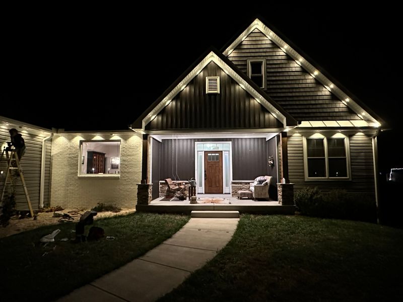 Brighten Up Your Holidays: Stunning Light Display and Pristine Clean Finish