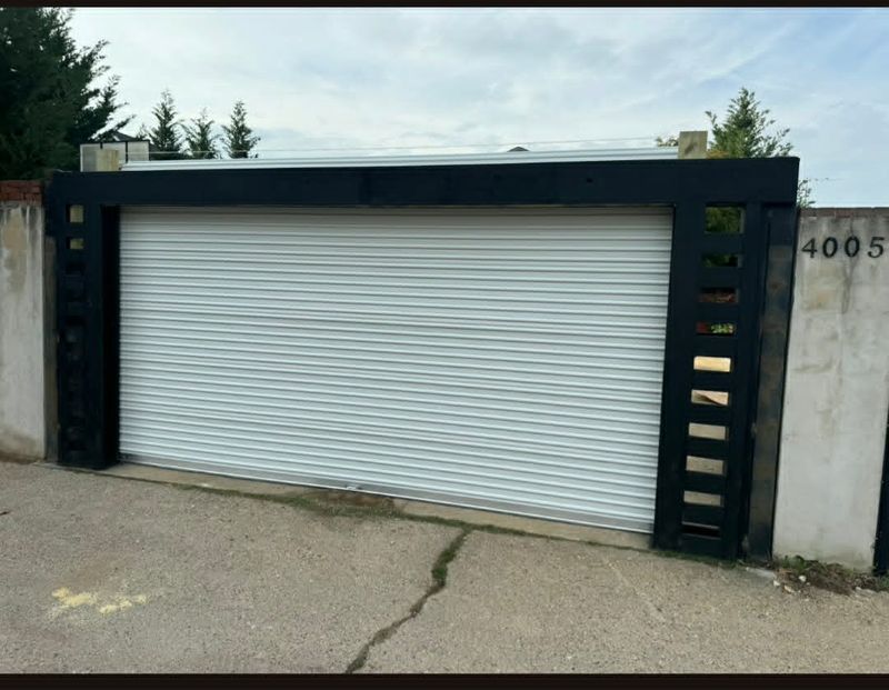 Freestanding Alleyway Garage Doors