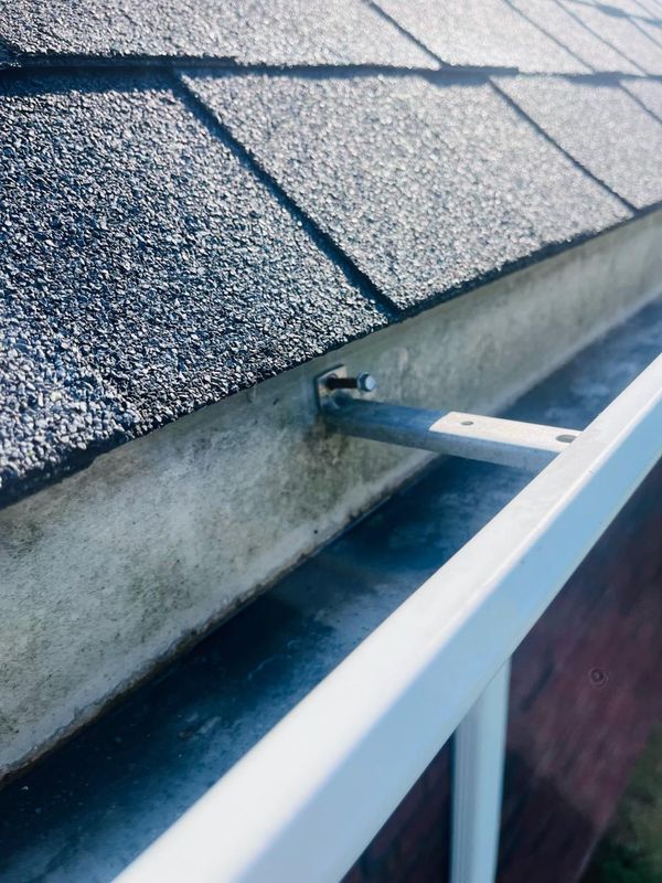 Seamless Gutter Installation and Repair