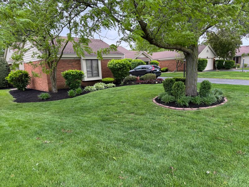 Lush Mulch Makeover in Briar Ridge