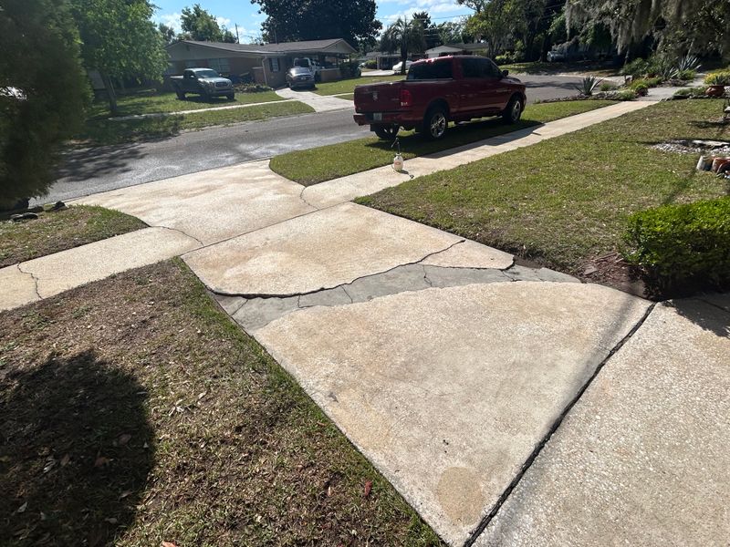 Driveway and Sidewalk Cleaning