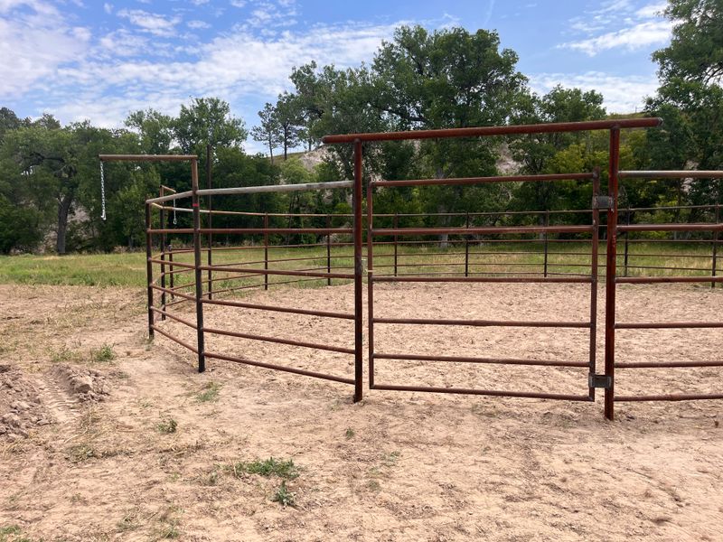 Round Pens