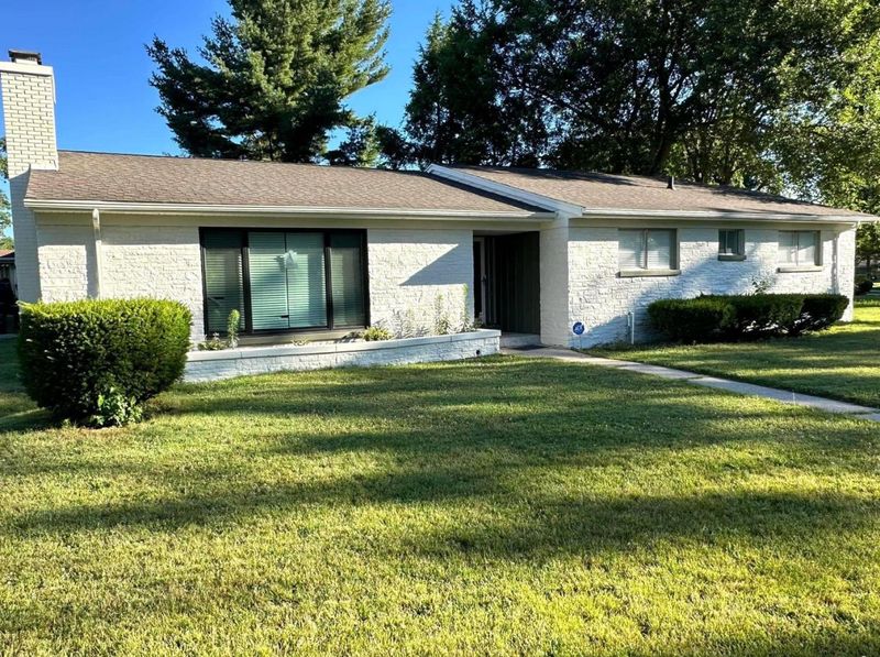 Revitalizing Mid-Century Charm: Conley Brothers Painting's Stellar South Bend Makeover