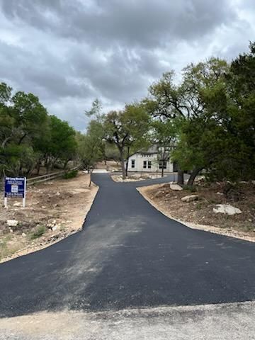 Asphalt paving