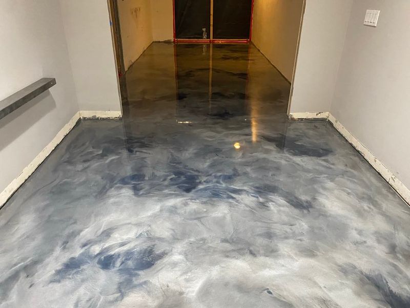 Metallic epoxy floor finish 