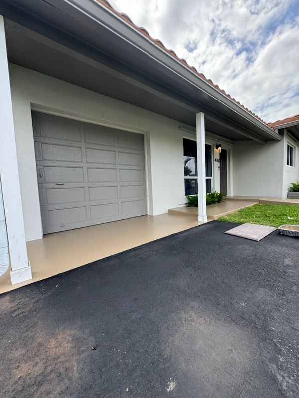 Sun-Kissed Elegance: Oakland Park's Vibrant Exterior Transformation by JM Home Prep