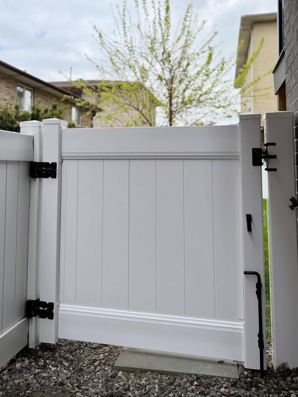 Vinyl Gate Installation in Palisades Park NJ