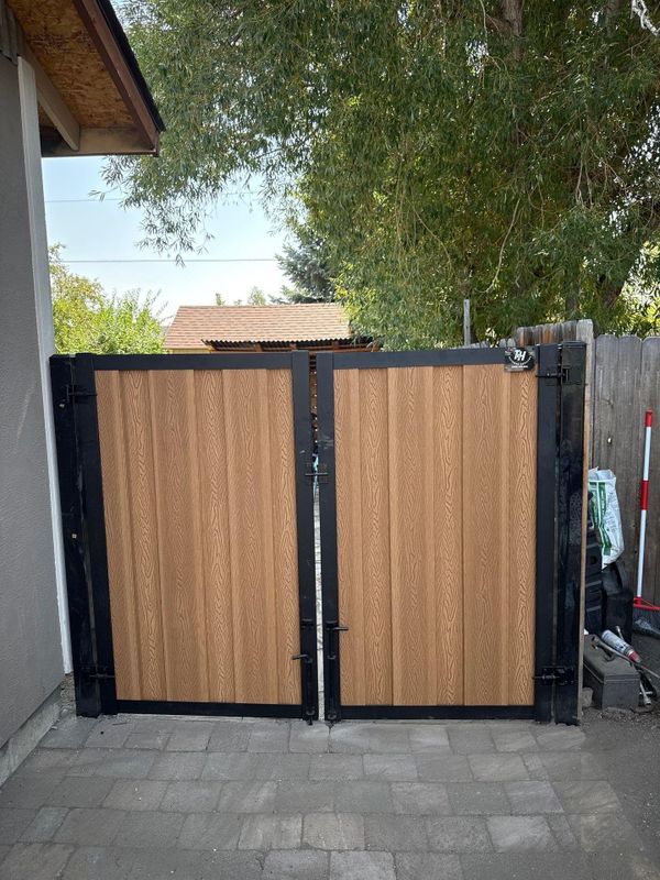 Wood Privacy Fence 