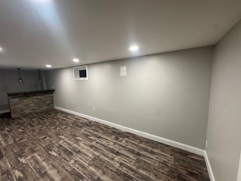 Vinyl and hardwood Flooring