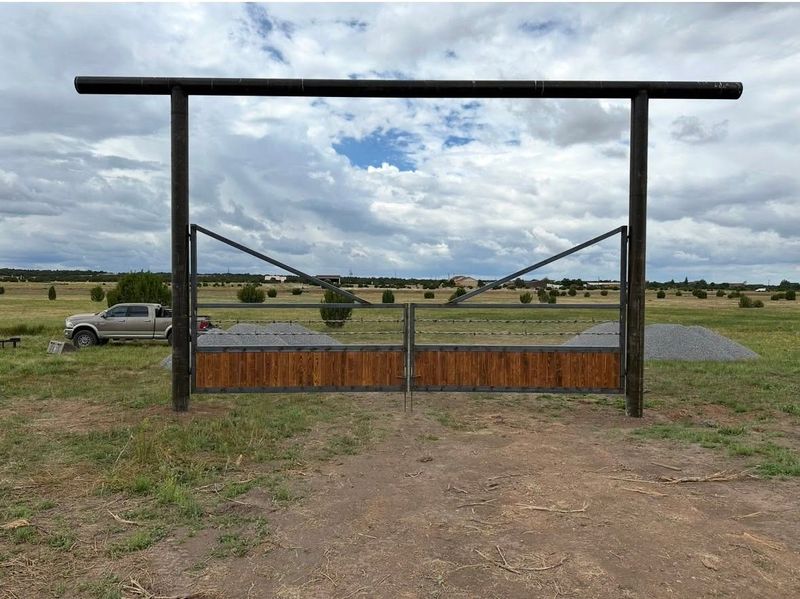 Custom Gates/Signs