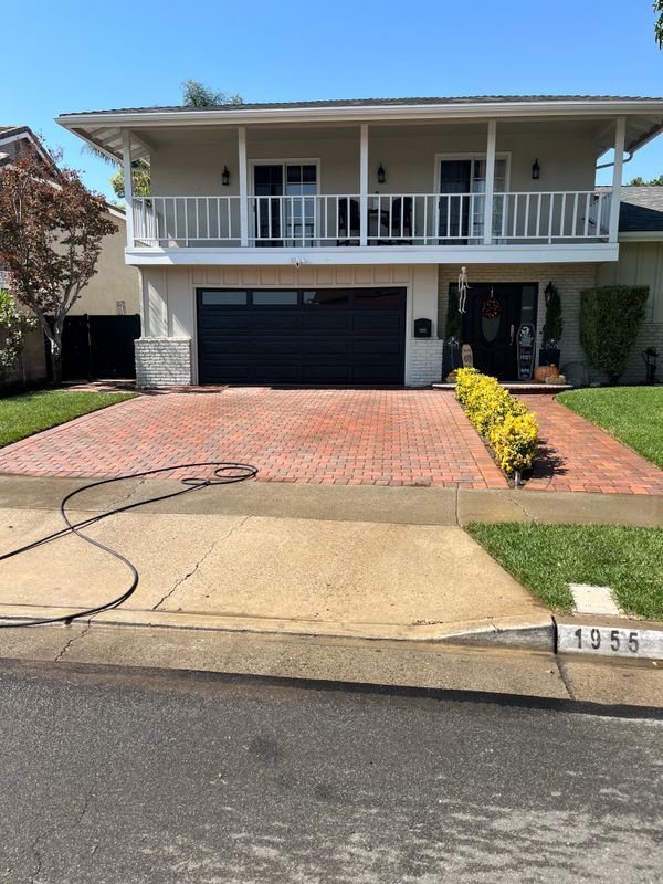 Driveway and Sidewalk Cleaning