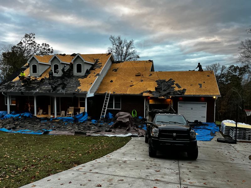 Dandridge Dream Roof: Rock Star Roofing's Masterpiece Installation in Tennessee
