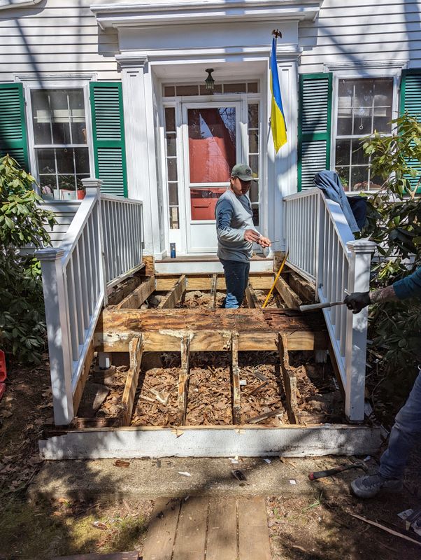 EXTERIOR CARPENTRY & DECKS (SELECT RENOVATIONS)