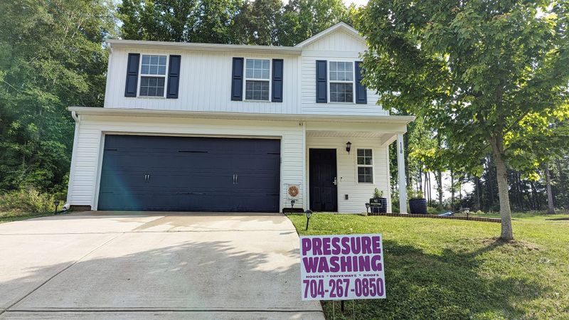 Driveway and Sidewalk Cleaning