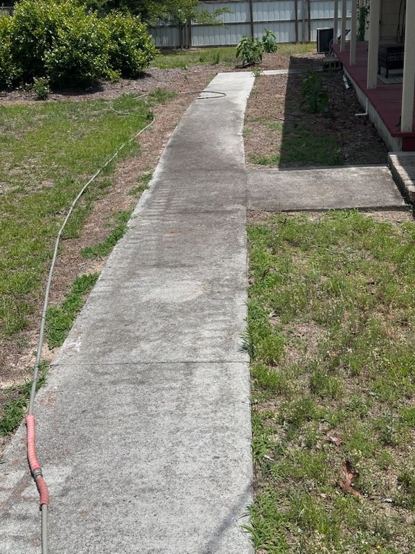 Driveway and Sidewalk Cleaning