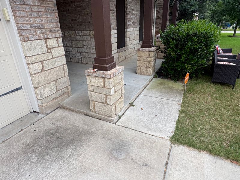 Driveway and Sidewalk Cleaning
