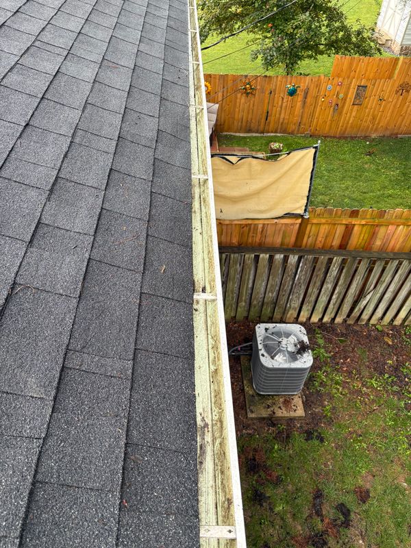 Gutter cleaning/ powerwashing/ soft washing