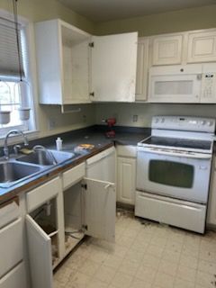 "Transformative Kitchen Remodel: Revitalizing Functionality and Style in Leipsic, DE"
