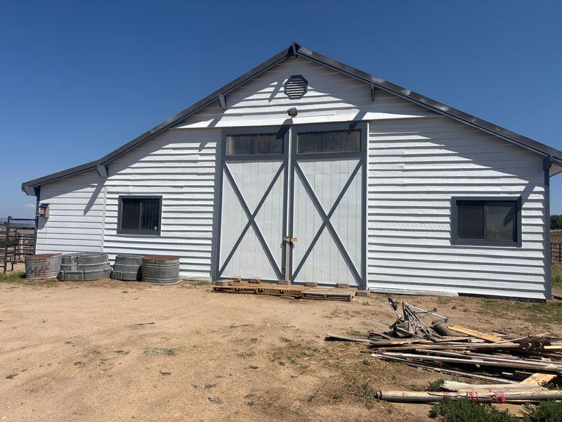 Revitalizing Ranch Elegance: Flawless Barn Painting Transformation