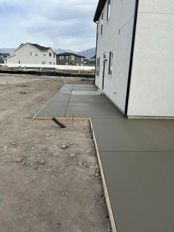 Seamless Concrete Solutions: Efficient Patio Paving in Saratoga Springs, UT