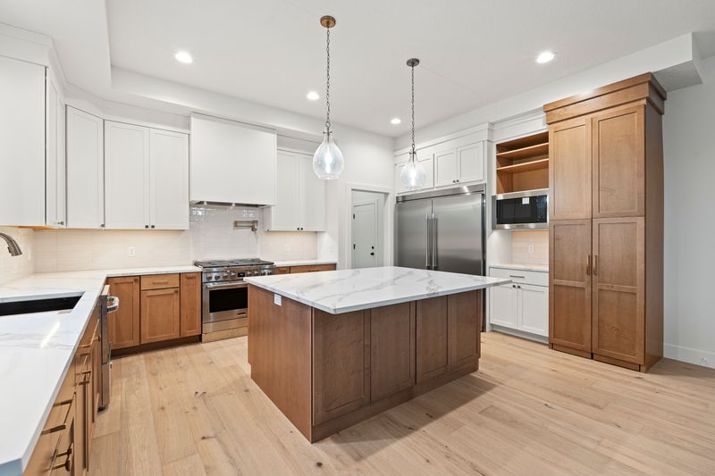 Elegant Modern Living: Custom Home by Murrell Homes' in Bettendorf
