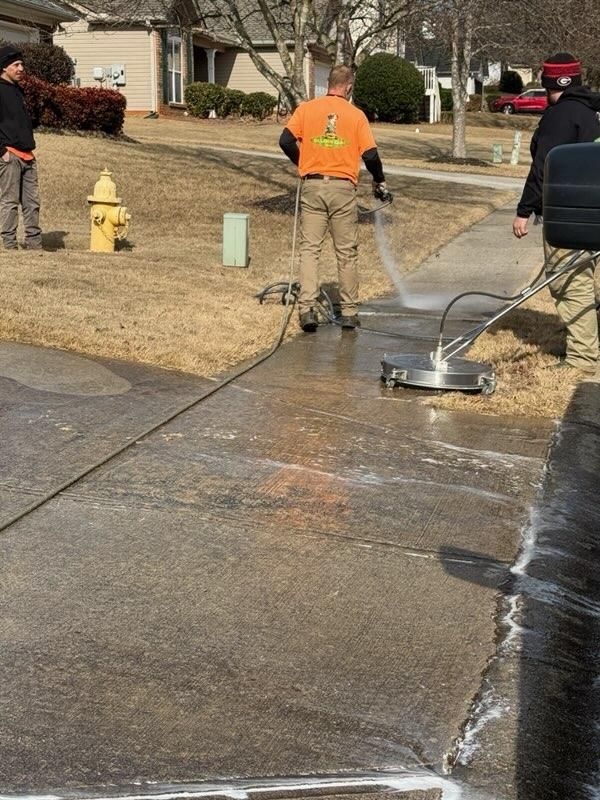 🚿 Pressure Washing Services