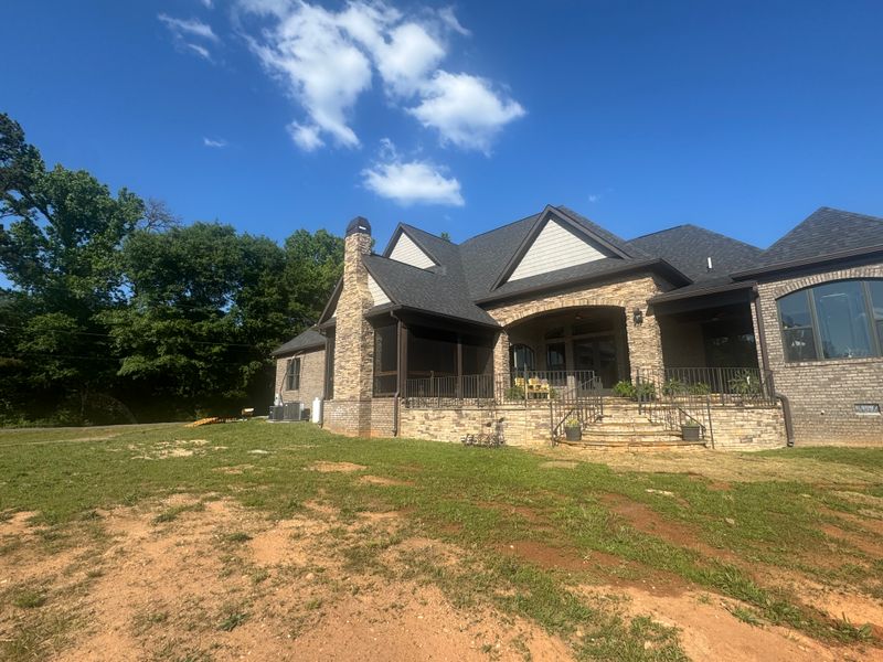 Elegance Redefined: Stunning Screened Enclosure in Greenville