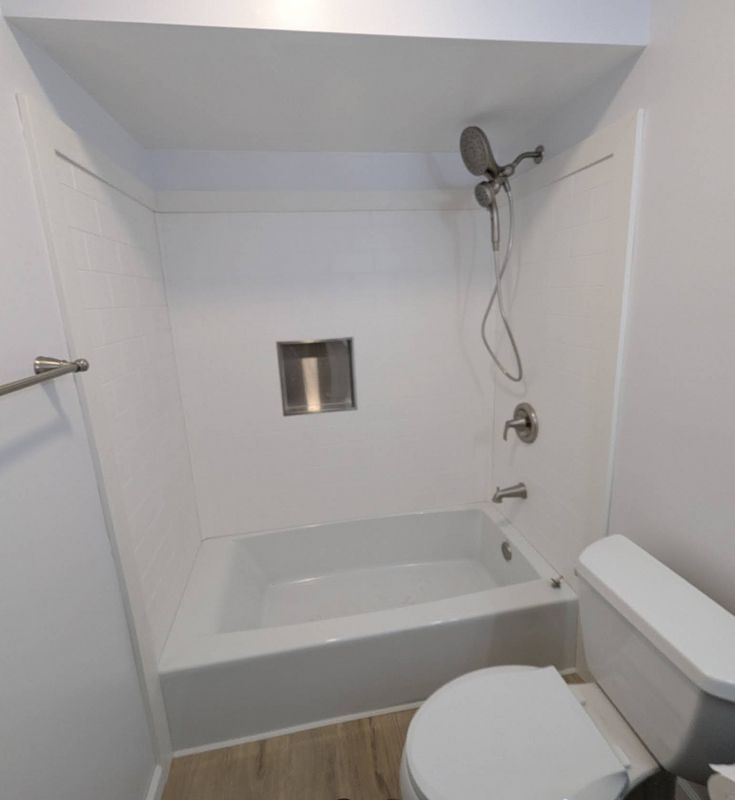 Grand Rapids Oasis: Durable Bathroom Transformations with Chapman Surfaces Tile & Remodeling