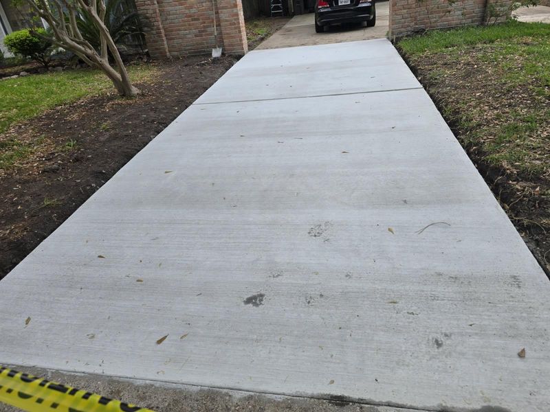 Seamless Concrete Walkway Transformation