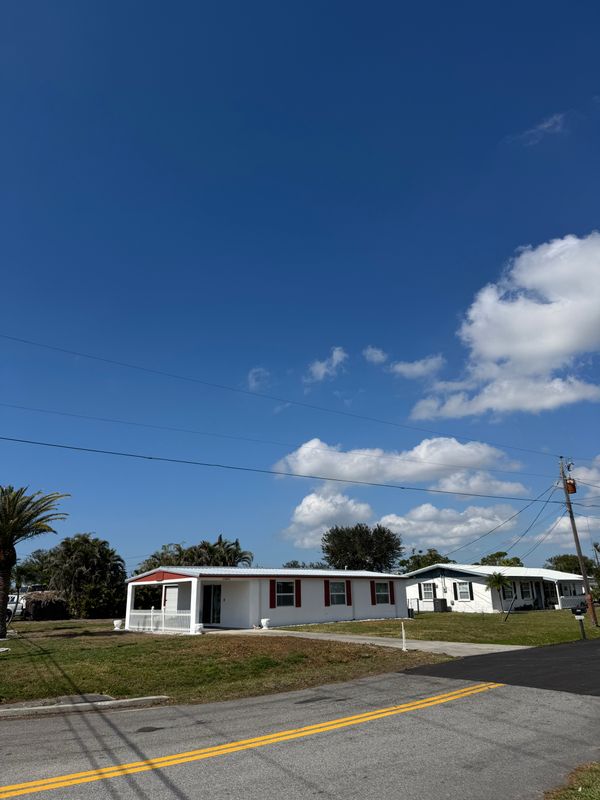 Englewood Transformation: Lemon Bay Tree Service Elevates Local Landscapes