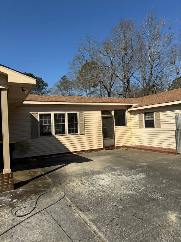 Driveway and Sidewalk Cleaning