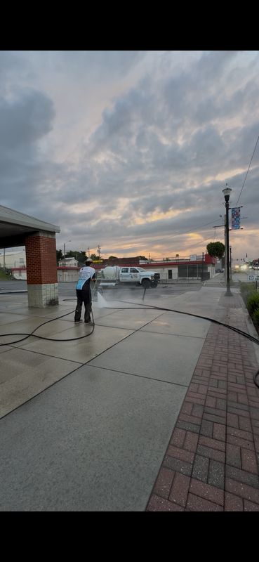 Driveway and Sidewalk Cleaning