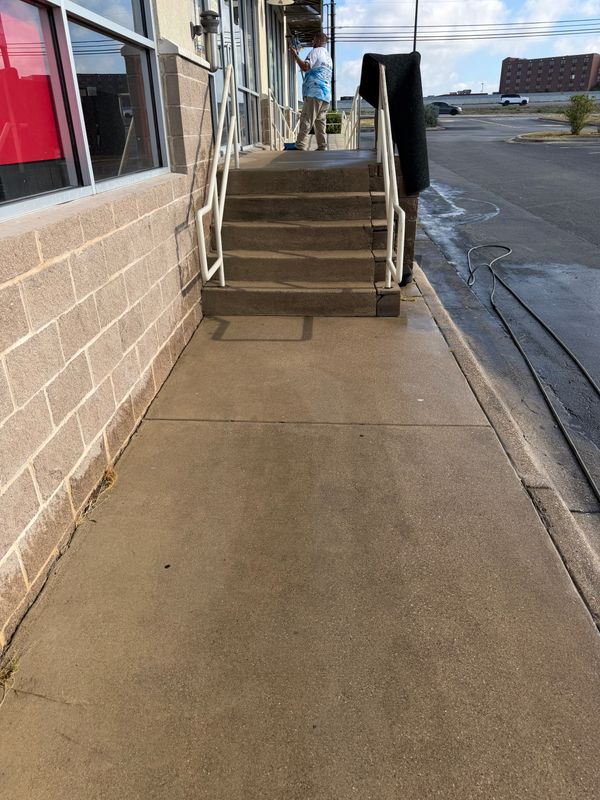 Driveway and Sidewalk Cleaning