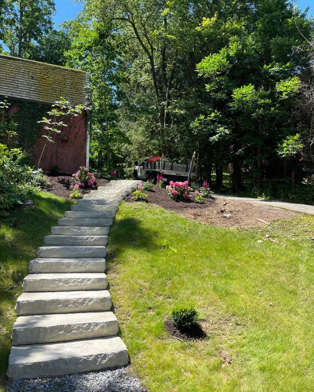 DeMarinis Curved Landscape Steps