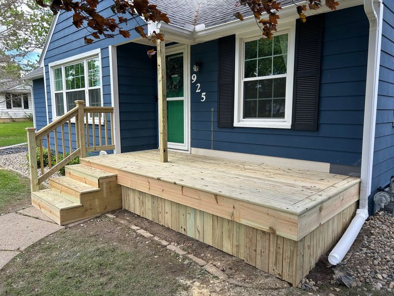 Custom Deck Building & Deck Installation