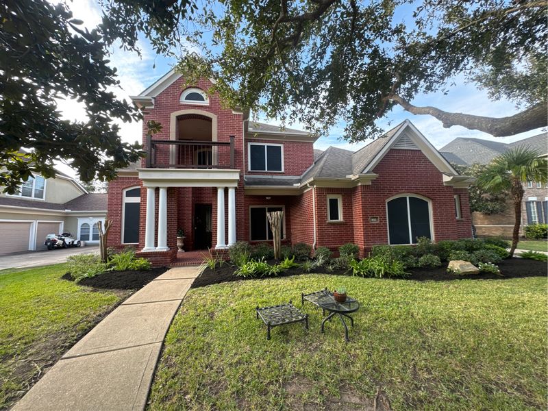 "Crystal-Clear Views and Revitalized Spaces: Power Pressure Wash's Softwash Success in Greatwood, Sugar Land"