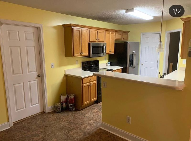 Kitchen and Cabinet Refinishing gallery