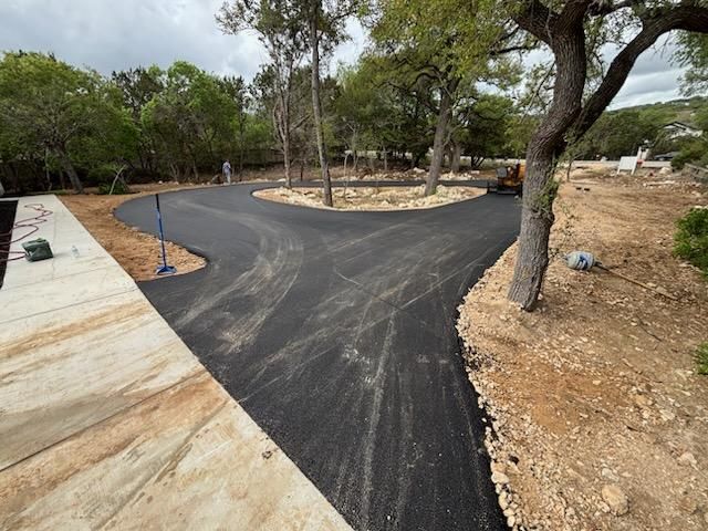 Asphalt paving