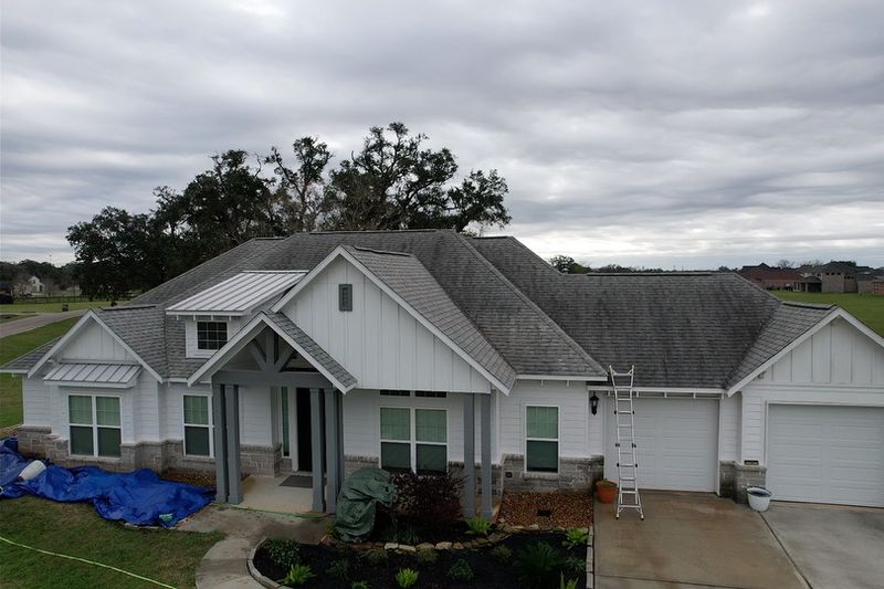 Rosharon's Radiant Roof Renewal: Softwash Success by Power Pressure Wash
