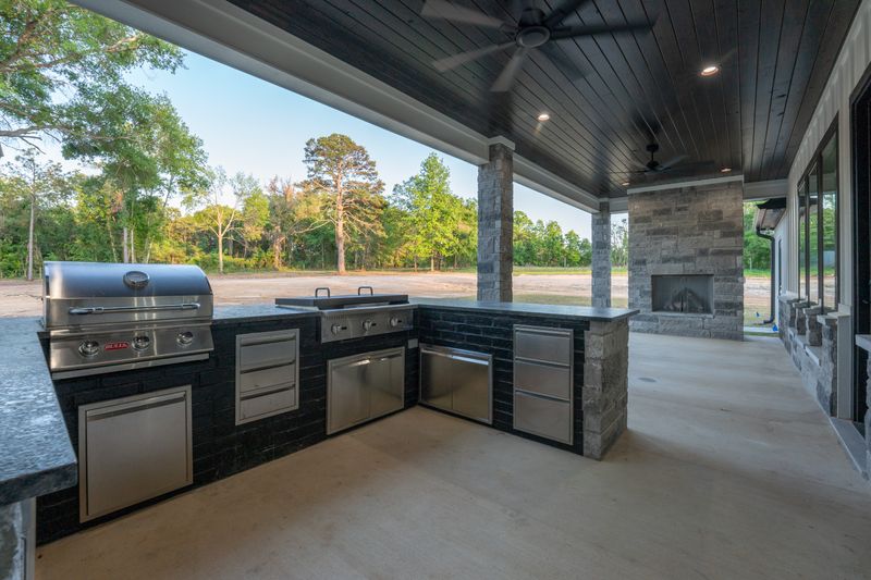 Outdoor Kitchen