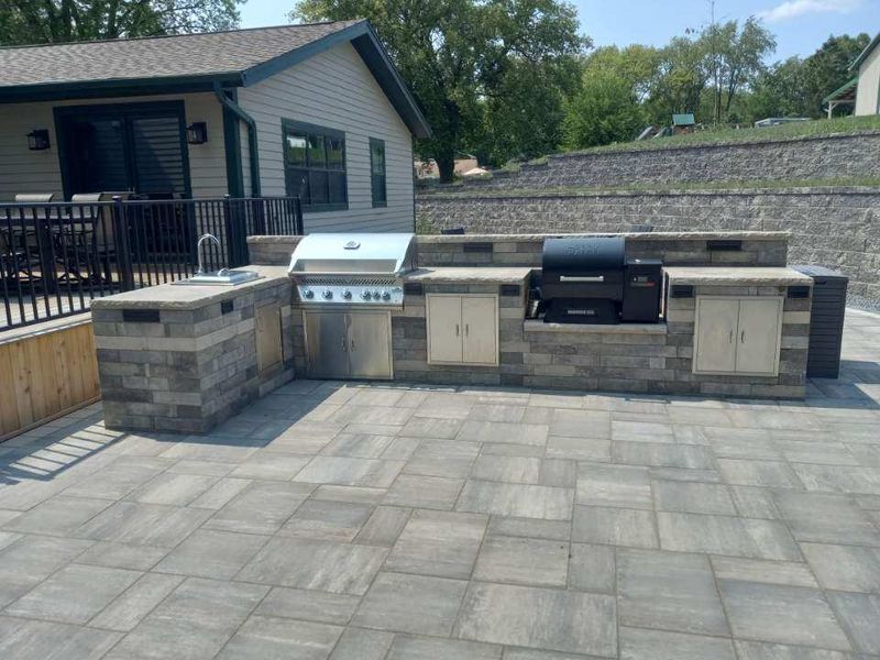 Outdoor Kitchens & BBQ Islands