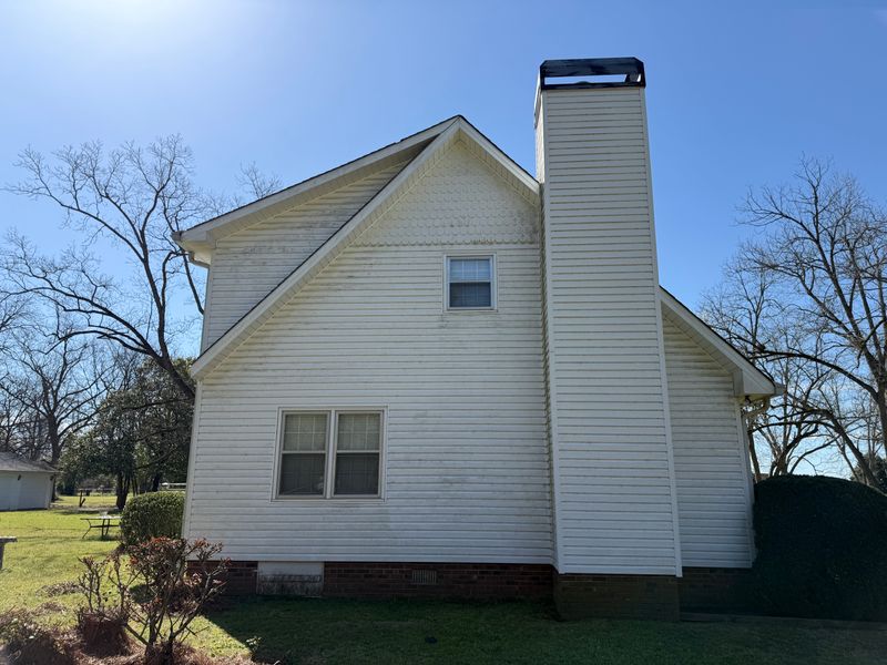 Revitalizing Byron: Sharon's Sparkling Home and Shop Transformation by RB Pressure Washing