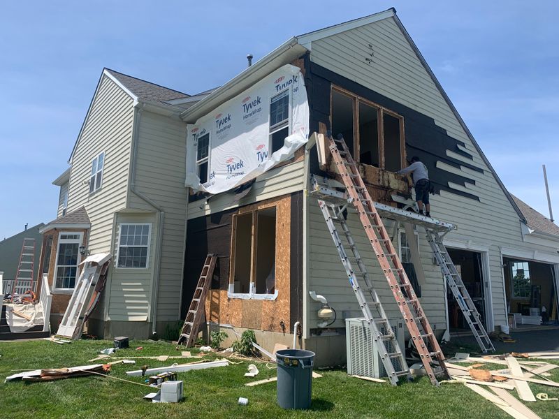 Laxs dr - windows, siding 