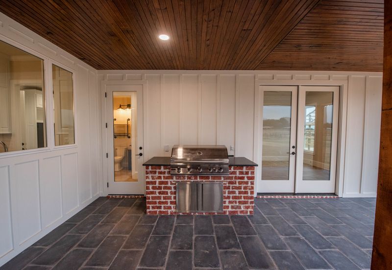 Outdoor Kitchen