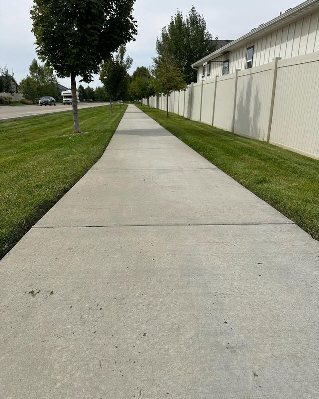Commercial Lawn Maintenance