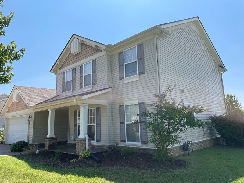Revitalizing Vintage Elegance: Transformative Power Washing at Hendersonville's 199 Vintage Circle