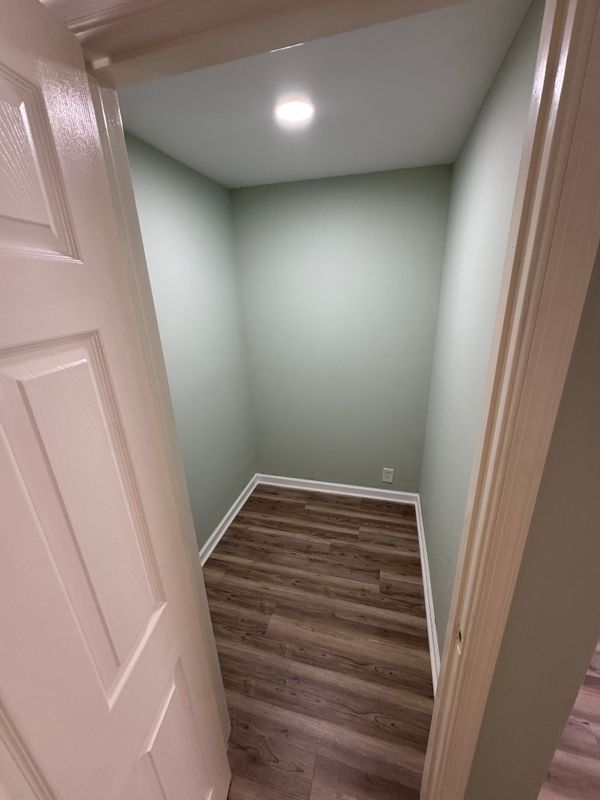 Vinyl and hardwood Flooring
